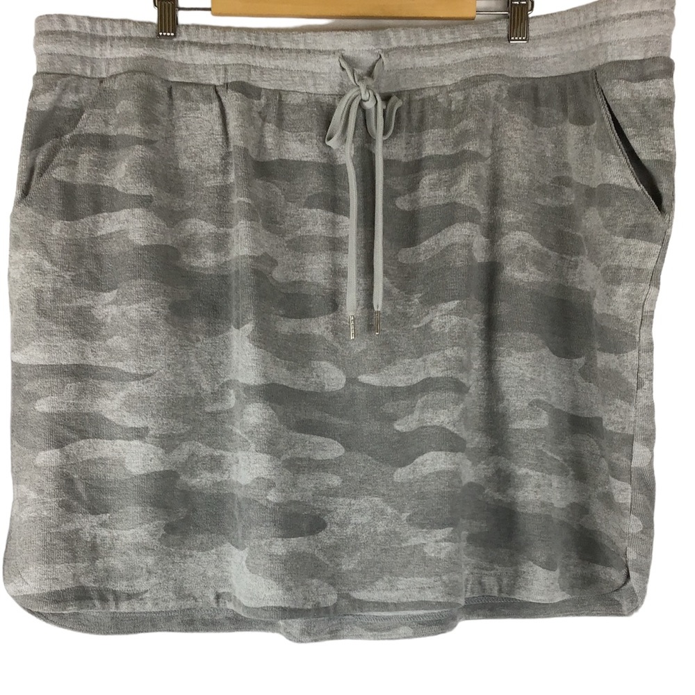 💙 MAURICES Gray Camouflage Skirt with Pockets Size 3X - Picture 3 of 12